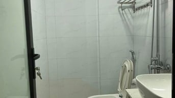 Gấp bán nhanh nhà ngõ Hồng Mai, gía 5.6 tỷ, hơn 26m2, lô góc 