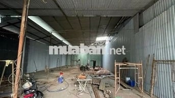 Xưởng cho thuê DT 400m2, có PK, điện 3fa gần chợ đầu mối Hóc Môn