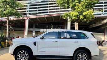 Ford Everest Titanium 2 Cầu - Xe Xuất Hoá Đơn Đủ