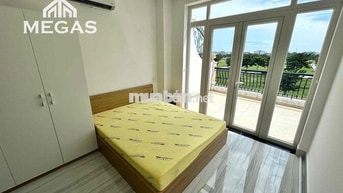 Cho thuê căn hộ trung tâm Vạn Phúc City sầm uất + ban công 15m2