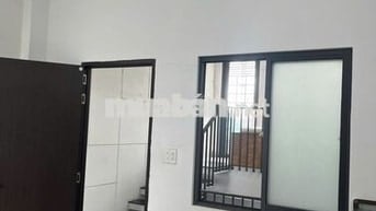 Phòng 30m2, có cửa sổ thoáng - 3,5tr - gần nhà ga T3 và Aeon mall