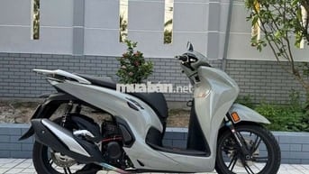 cần ra đi  SH350i 2022 Xám đi12000 km