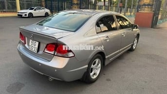 Honda Civic 2009 AT gia đình đang đi
