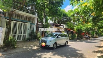 Toyota Innova 2.0E 2013 Bạc