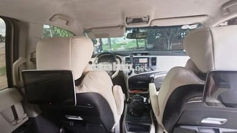 Toyota Sienna 2010 2.7 LE Vàng cát