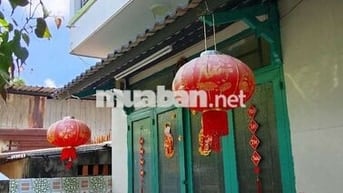 Cần bán nhà mặt hẻm 1 trệt 1lầu Dt sử dụng 64m2 sổ hồng riêng 