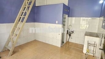 Nhà ở 2 tầng 25m2,có ban công,khóa vân tay,2.500k,ngay chợ Thạnh Xuân