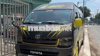 Toyota Hiace Limousine 9 chỗ cả tài xế máy dầu