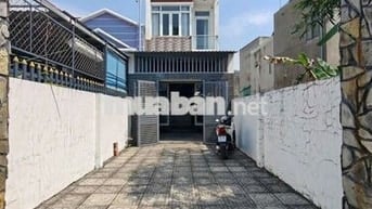 Nhà gần trường THCS Nguyễn Văn Cừ, giá 7 triệu, 1 trệt 1 lầu sân ô tô