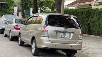Toyota Innova 8 chỗ Xăng Số sàn Vàng cát