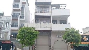 cho thuê nhà lũy bán bích dt 4x30m 1 trệt 1 lửng 3 lầu ( cho làm CHDV)