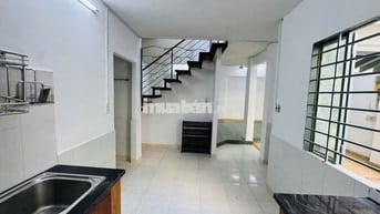 Nhà sạch đẹp, nhiều cửa sổ  Tô Hiến Thành Quận 10, 3.5x11, trệt 2 lầu
