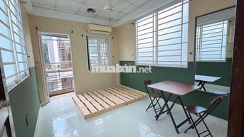 Phòng Ban Công Riêng Nội Thất Cơ Bản - Quận 3 - Chỉ 5 Triệu