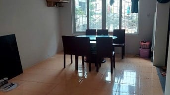 Cho thuê căn hộ tập thể tầng 2 Giảng Võ gần ga Cát Linh 
