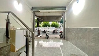 Sang mặt bằng mặt tiền đường Phạm Văn Đồng