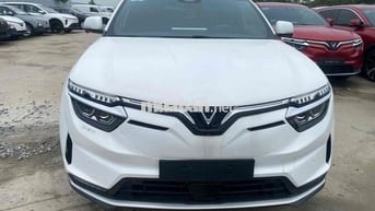 VinFast VF8 Plus 2024 Trắng 12000 km