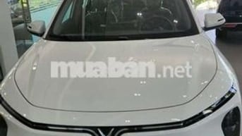 VinFast Limo 2025 Trắng