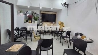 Cho thuê Tập thể tầng 1, phố Giảng Võ, Ba Đình, lô góc, KD, Ô tô đỗ.