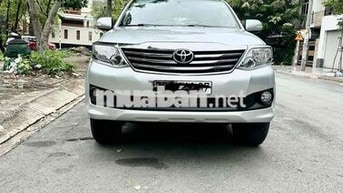 Toyota Fortuner mode 2013 Số sàn máy dầu Bạc 7 chỗ