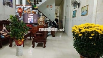 Nhà cần bán 81m2, 1 trệt, 1 lầu, 4PN, 2WC, dtsd 164,4m2