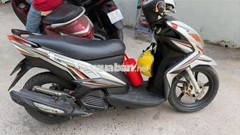 Yamaha Luvias Trắng, đen, cam