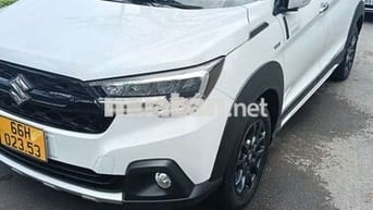 Suzuki XL7 7 chỗ màu Trắng