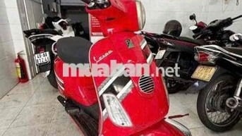 Piaggio Vespa màu Đỏ