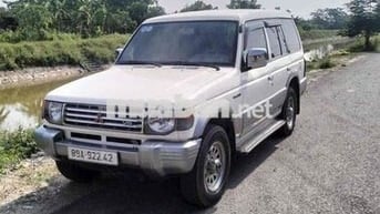 Mitsubishi Pajero 7 chỗ Xăng Trắng