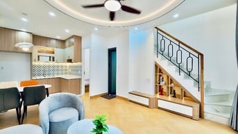 Xe Hơi Đậu Sát Nhà, 45m2 Với 3 Phòng Ngủ, Trung Tâm Bình Thạnh