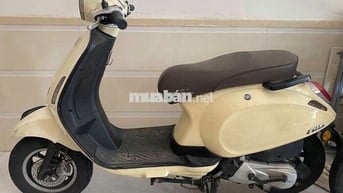 Vespa 50cc màu Kem