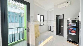 STUDIO FULL NỘI THẤT BAN CÔNG, CỬA SỔ THOÁNG GẦN CẦU CHÀ VÀ Q5 Q8