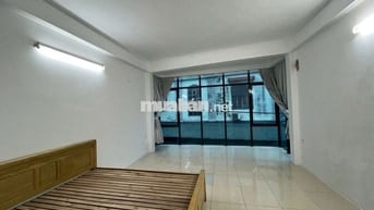 889 Quang Trung- ô tô đỗ cửa. Gần Đại Nam