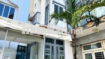 Ô TÔ ĐẬU CỬA HẺM THÔNG - KHU RIÊNG BIỆT 3 CĂN NHÀ - SÂN ĐẬU 5 XE