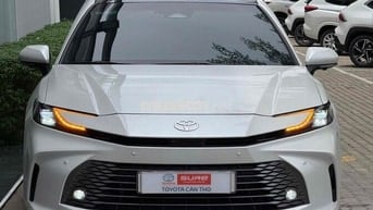 Toyota Camry 2.5 HEV TOP 2025 15.000KM