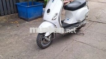 Piaggio Vespa LX Trắng