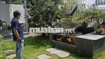 Cho Thuê Nhà Biệt Thự DT 10x13m Sân Vườn 1Trệt 2Lầu 3Pn 3Wc Nội Thất