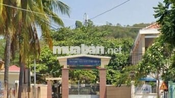 BÁN ĐẤT MẶT TIỀN HƠN 11M2 CÓ SẴNG NHÀ CẤP 4