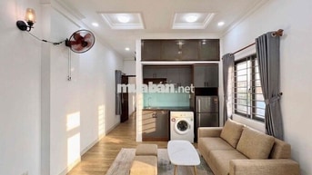 Căn hộ full nội thất ban công lớn máy giặt riêng cực rộng 80m2 Q10 Q11