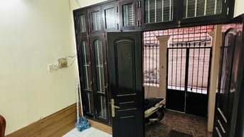 Cho thuê phòng tầng 3 nhà riêng 70m2 tại Nguyễn Khang.
