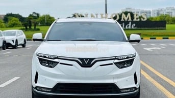VinFast VF8 Plus Trắng 42000 km
