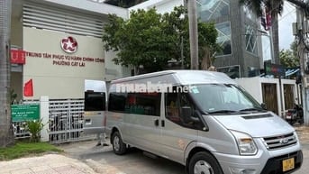 Ford Transit 6 chỗ Bạc