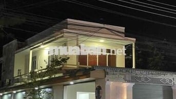 Thuê MB 100m2, 2 mặt tiền, đậu ô tô, hẻm rộng. ĐT: ***