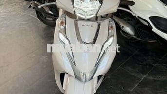 Honda Lead Trắng