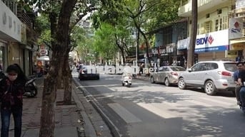 Mặt phố cổ - Bao QH 100 năm - mặt tiền lớn, vỉa hè rộng, kinh doanh