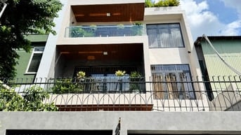 BÁN BIỆT THỰ HẺM 2 XE HƠI TRÁNH NHAU : 101/62 NGUYỄN CHÍ THANH - P. 9 