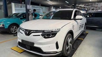 VinFast VF8 Eco 2023 Trắng Điện