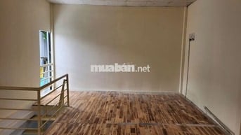 Cho thuê nhà nguyên căn hẻm 64 Nguyễn Khoái, Quận 4.