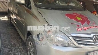 Toyota Innova 7 chỗ màu Bạc