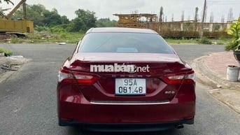 Toyota Camry 2.0G màu Đỏ