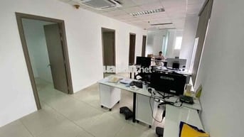Cho thuê VP D5 Bình Thạnh, 80m2 fitout sẵn, có sân đậu xe hơi